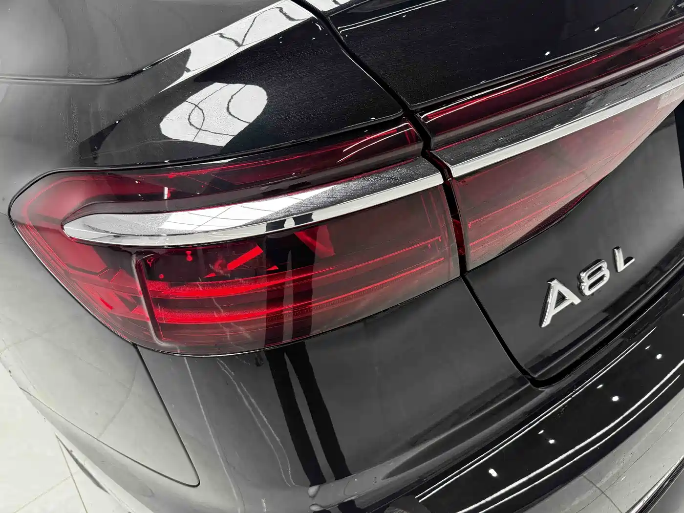 Audi A8 2023 A8L 50 TFSI quattro Exclusive фото 14
