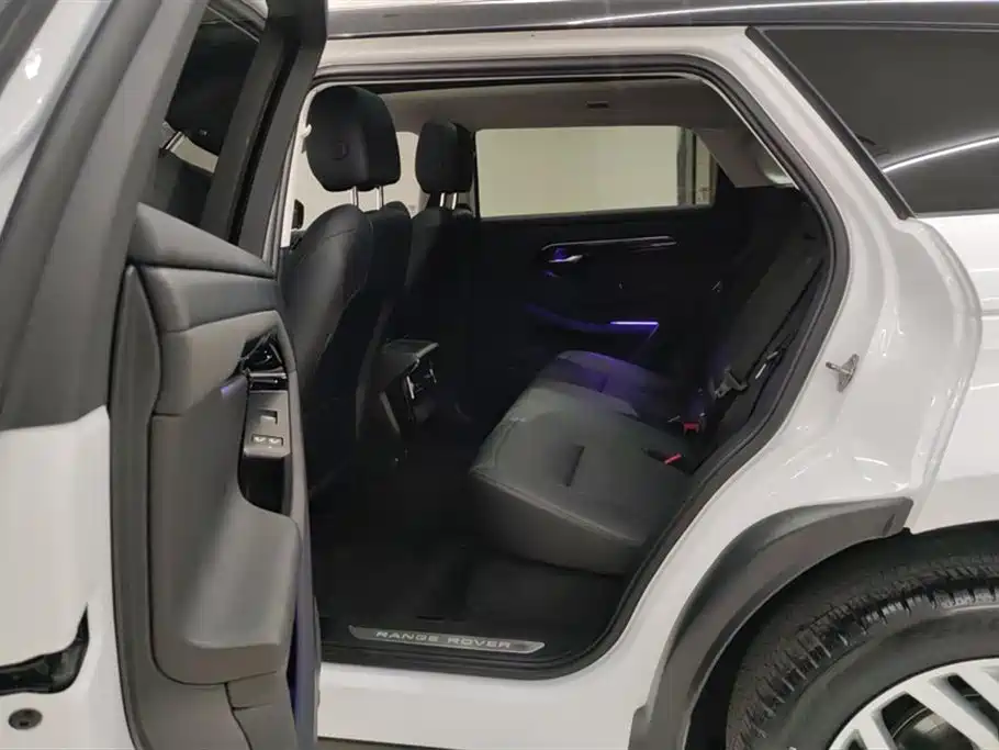 Land Rover Range Rover Evoque 2023 Range Rover Evoque L 200PS Elite Edition фото 11