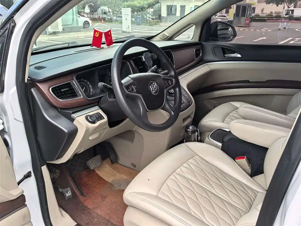 Buick GL8 2018 28T Comfort China VI фото 3