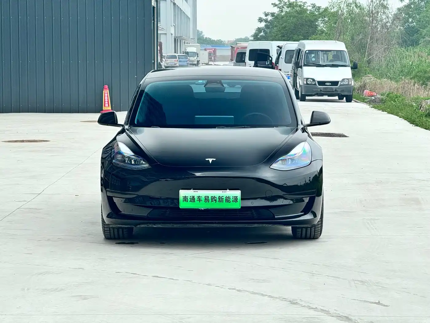 TESLA MODEL 3