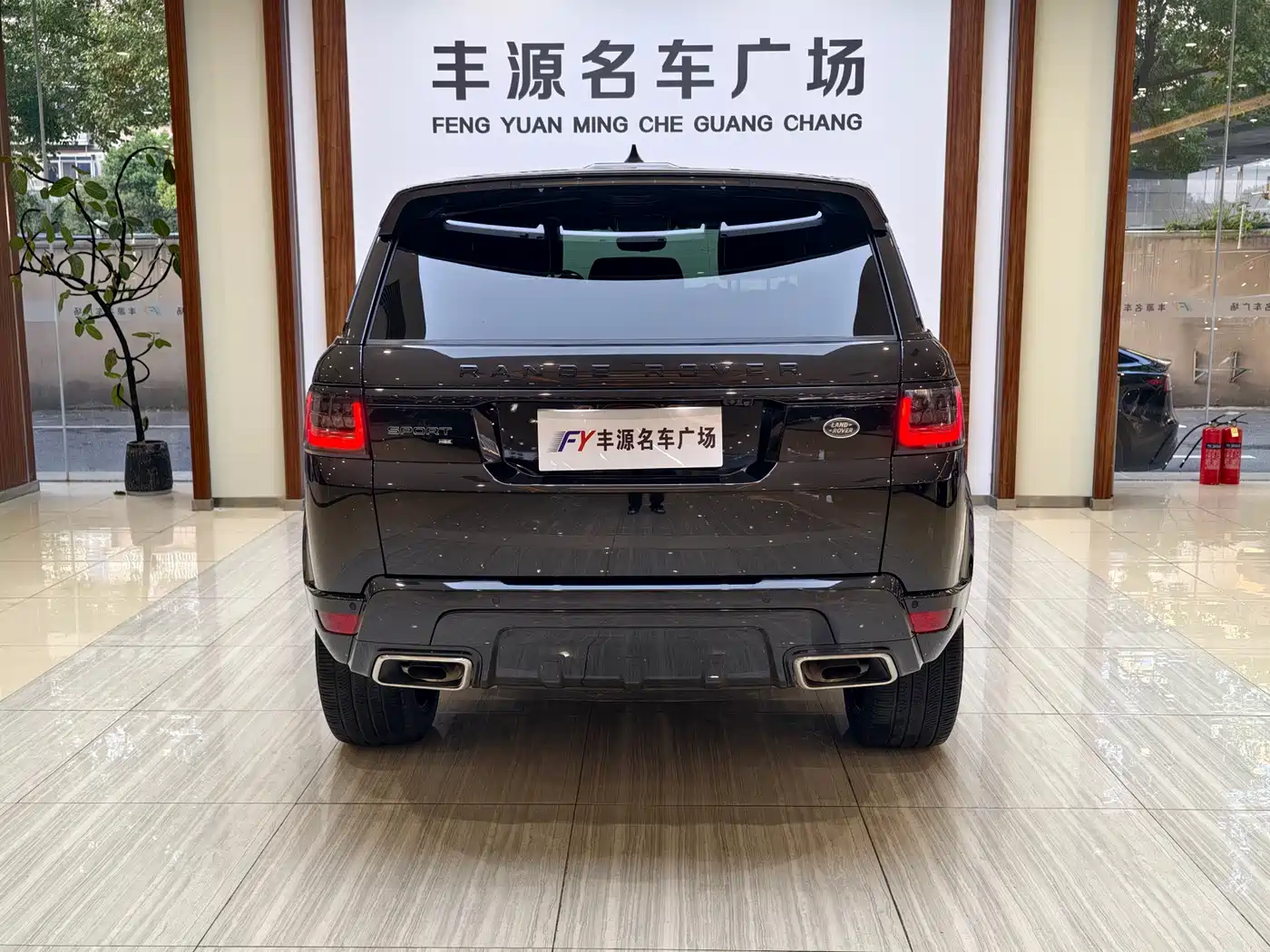 Land Rover Range Rover Sport 2022 3.0 L6 Gloss Black Edition фото 29