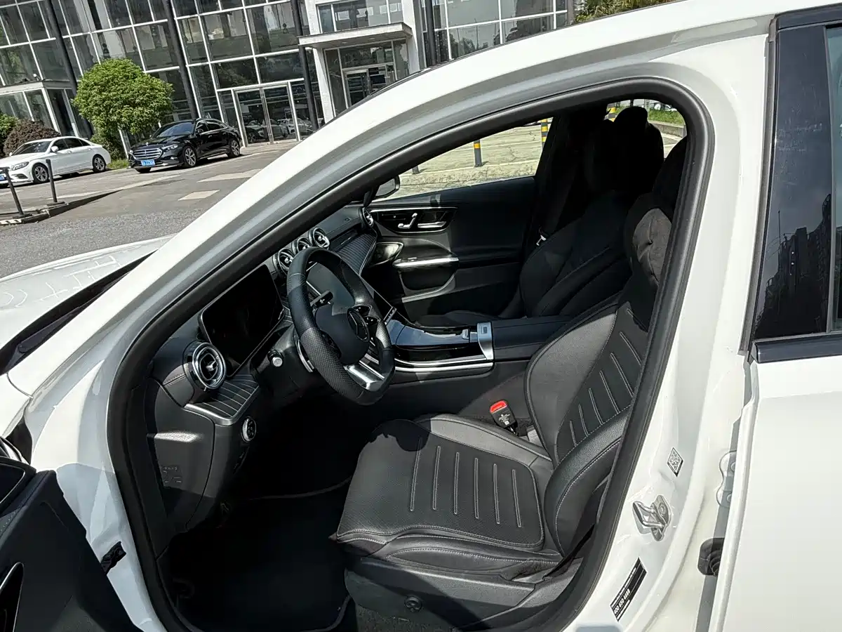 Mercedes-Benz C-Class 2024 C 260 L Night Edition Sport фото 4
