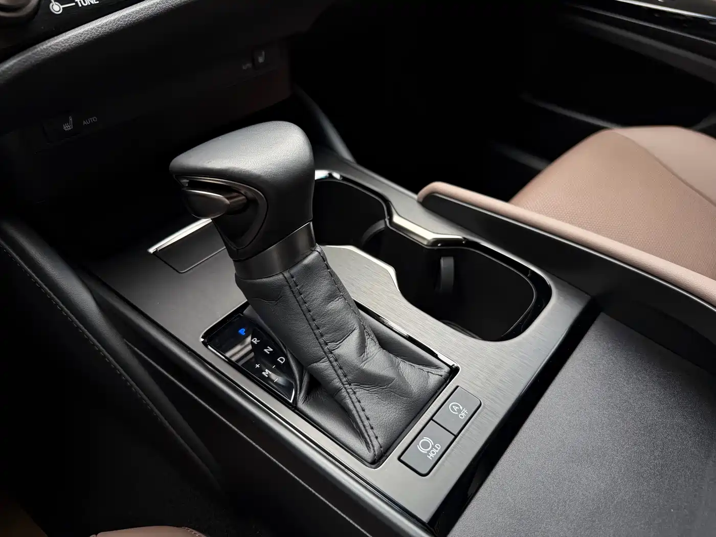 Lexus ES 2023 200 Excellence Edition фото 7