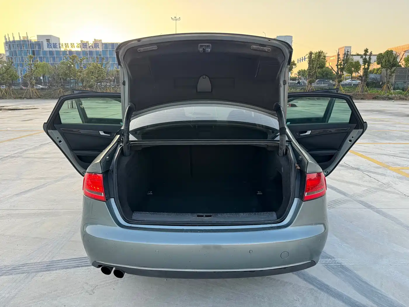 Фото 14 - Audi A4L