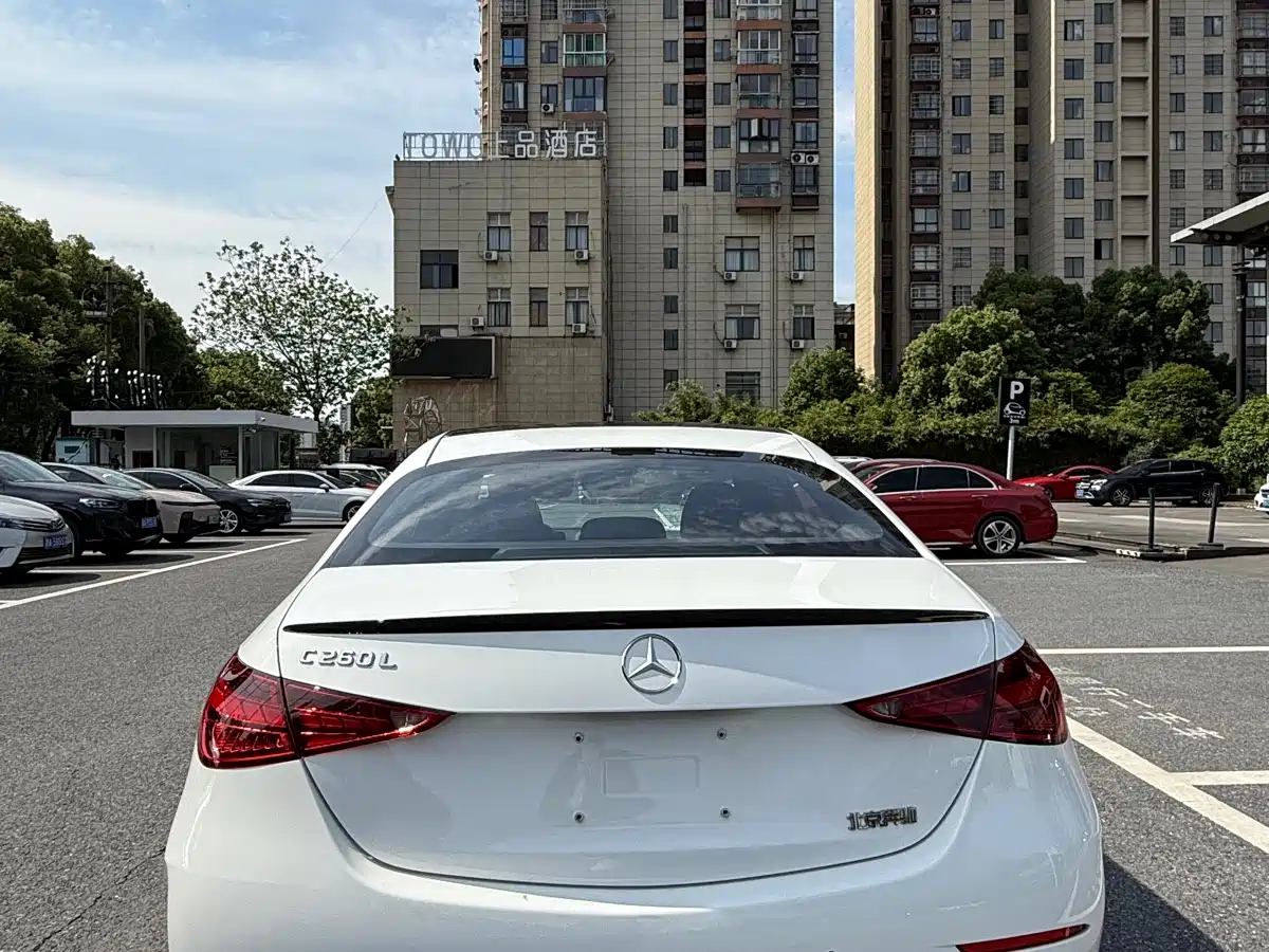 Mercedes-Benz C-Class 2024 C 260 L Night Edition Sport фото 8