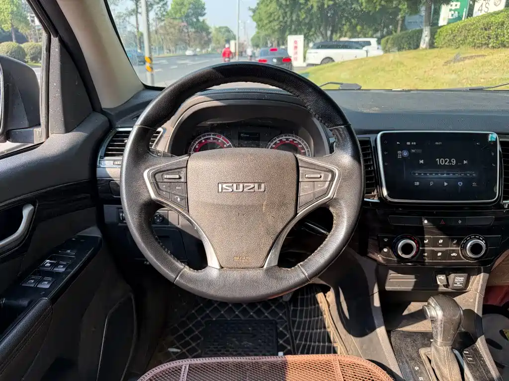 Isuzu Lingtuo 2021 2020 2.5T 4WD Automatic Flagship Edition China VI Extended Version JE4D25Q6A