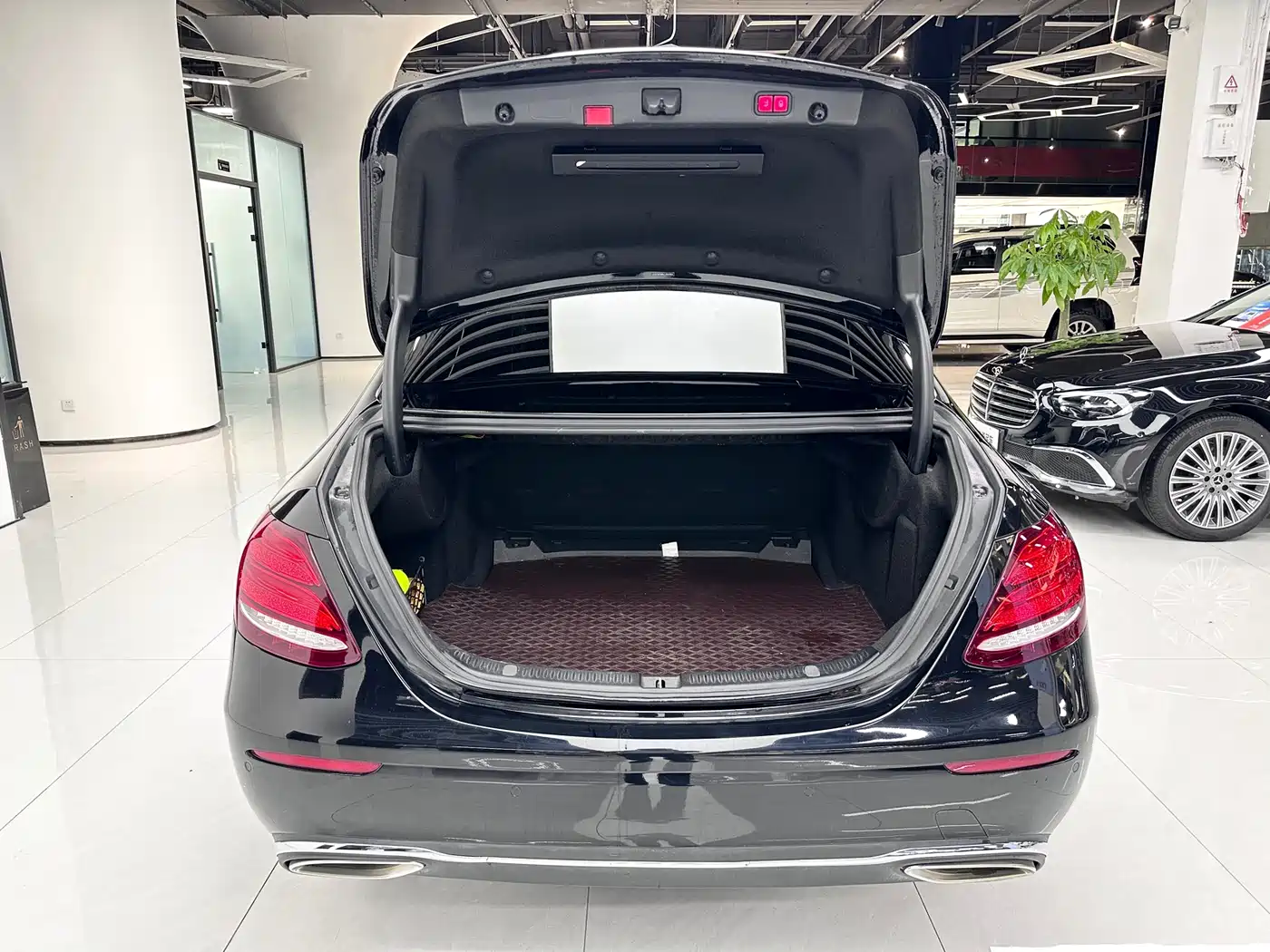 Mercedes-Benz E-Class 2020 Facelift E 300 L Exclusive фото 16