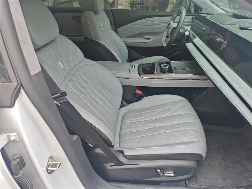 Geely Galaxy Galaxy E8 2025 700km Long Voyage Smart Drive Edition фото 24