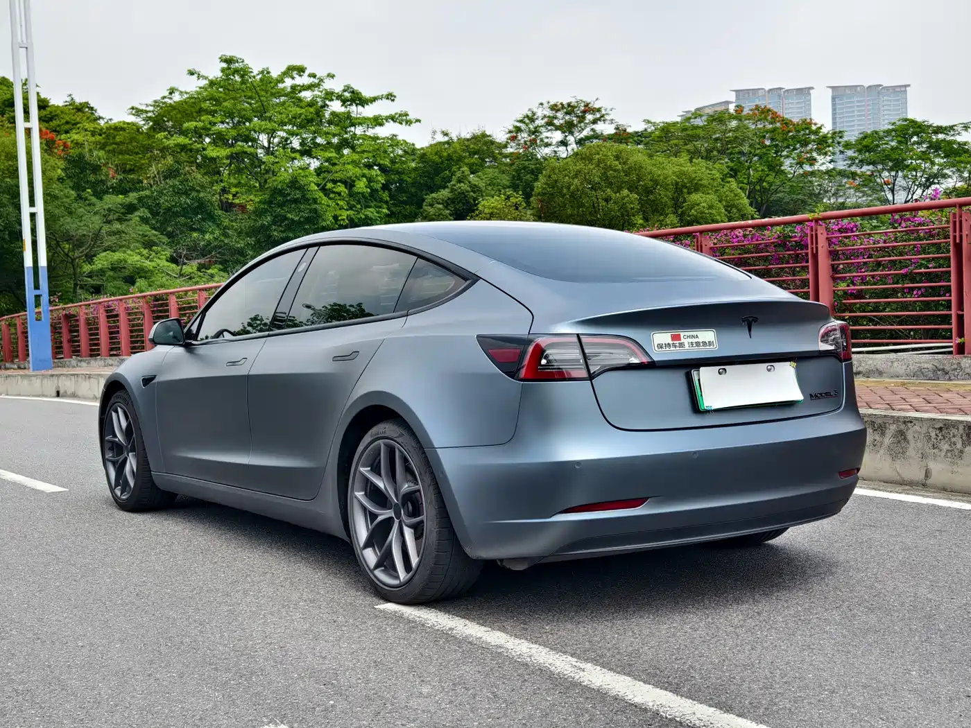 TESLA MODEL 3