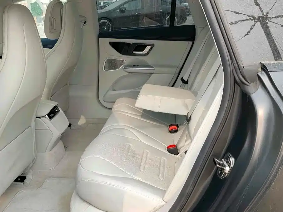 MERCEDES-BENZ EQE AMG