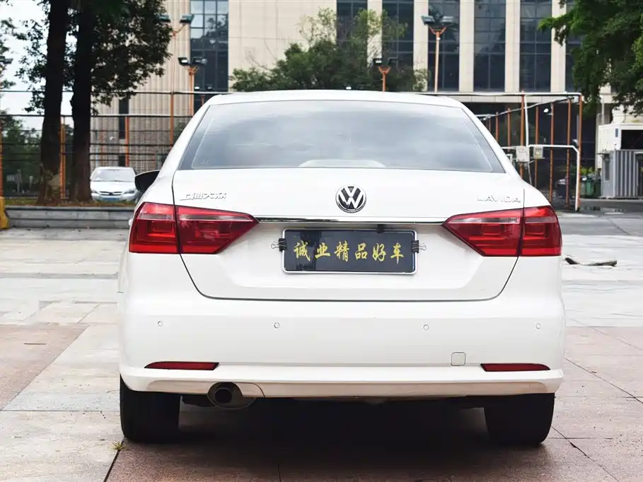 Volkswagen Lavida 2013 Facelift Classic 1.6L Automatic Comfort фото 6