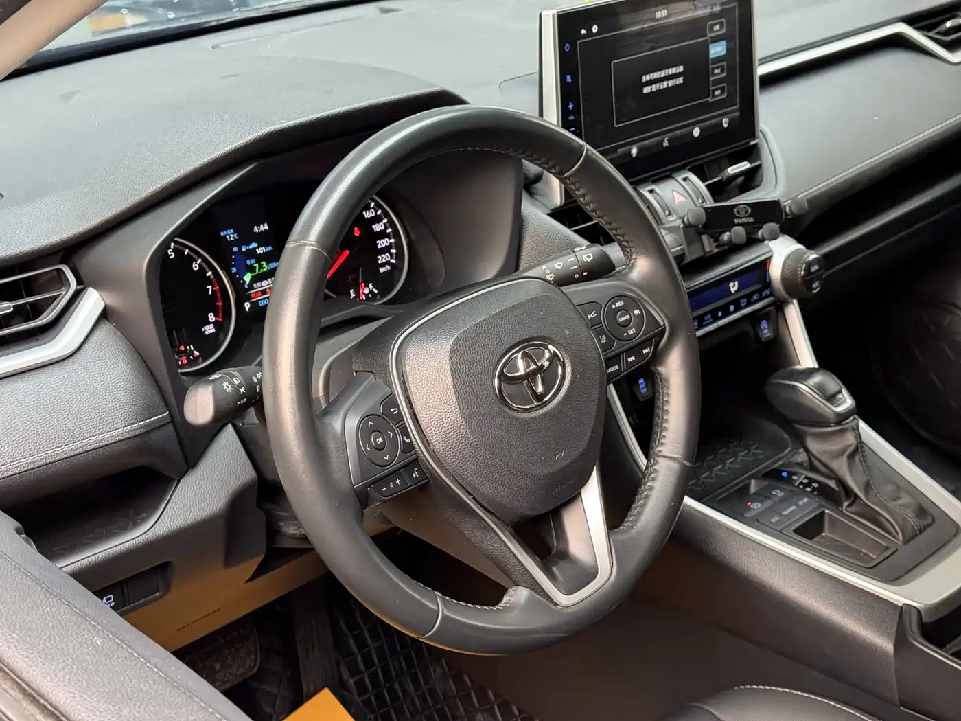 Toyota Wildlander 2022 2.0L CVT FWD Luxury Edition фото 19