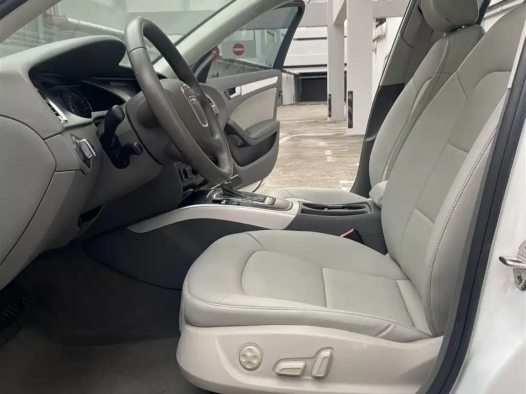 Audi A4L 2012 2.0 TFSI Auto Standard фото 4