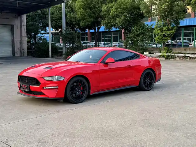 FORD MUSTANG