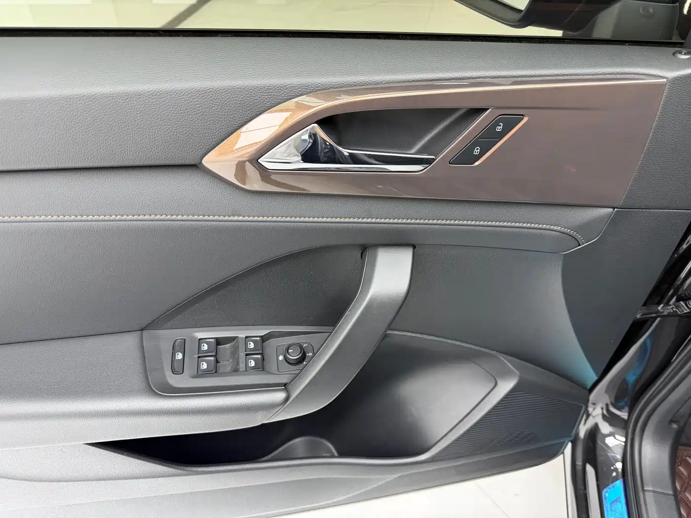 Volkswagen Tharu 2022 280TSI FWD Luxury Edition фото 12