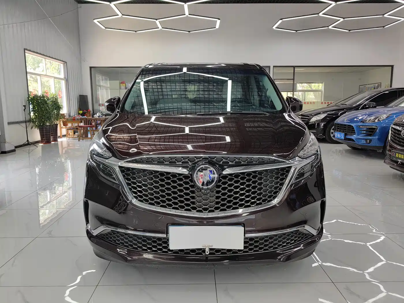 Buick GL8 2021 Avenir Aivia 7-Seater Family Edition фото 2