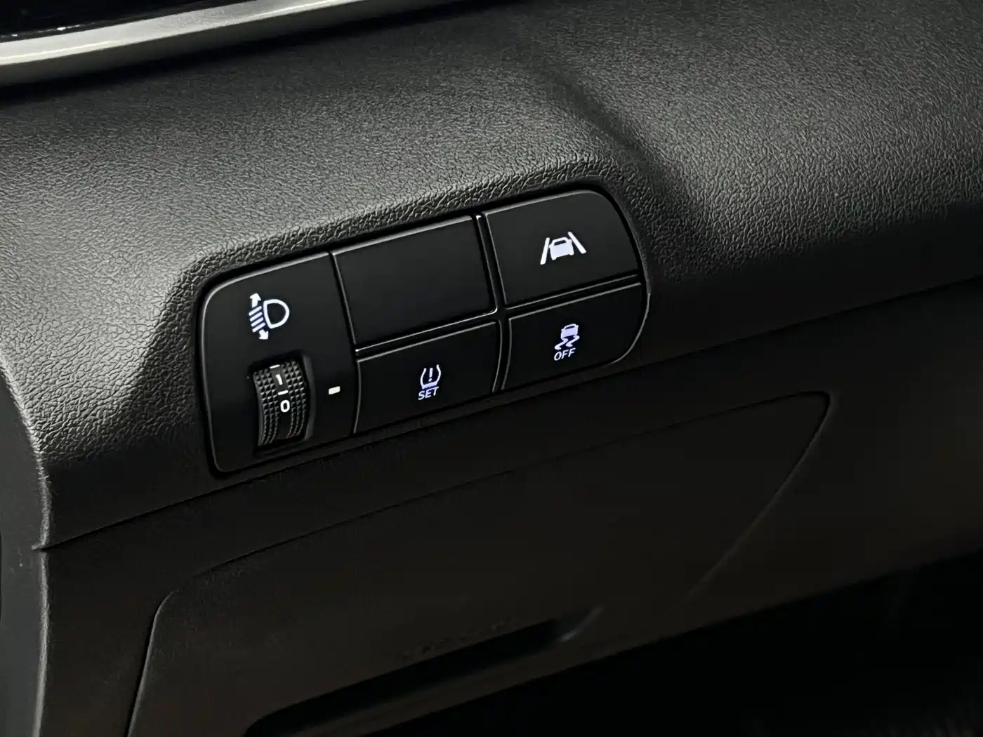 Hyundai Elantra 2021 1.5L CVT LUX Premium Edition фото 8