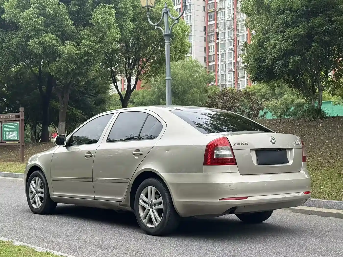 Škoda Octavia 2013 1.6L Automatic Prestige Edition фото 6