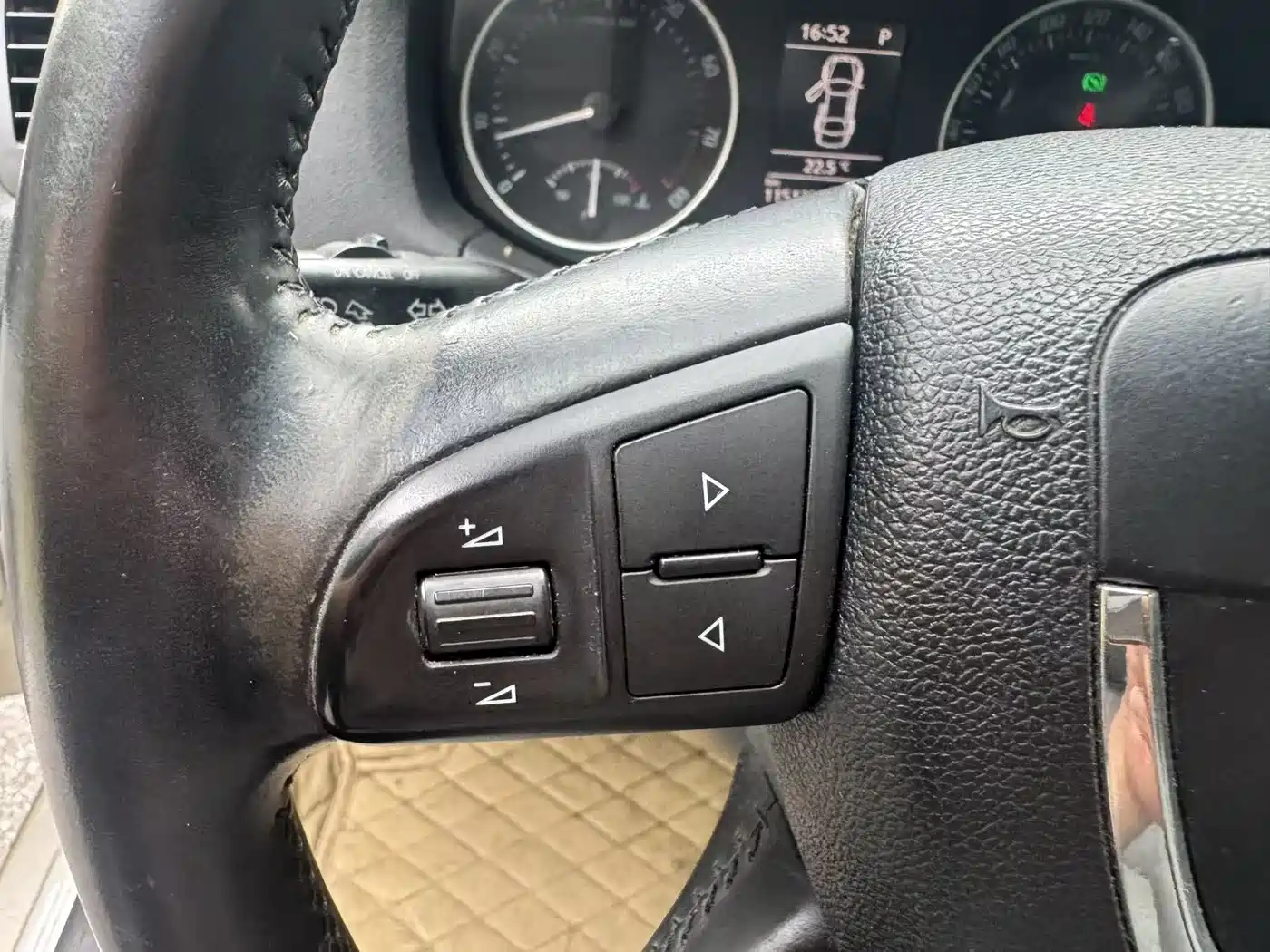 Škoda Octavia 2013 1.6L Automatic Prestige Edition фото 15