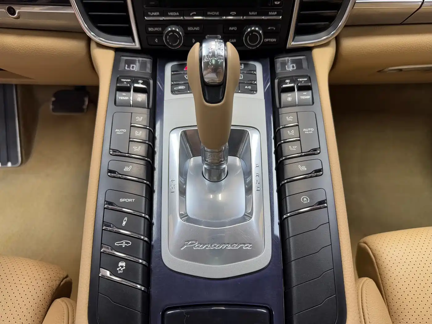 Porsche Panamera 2014 Panamera 4 3.0T фото 27