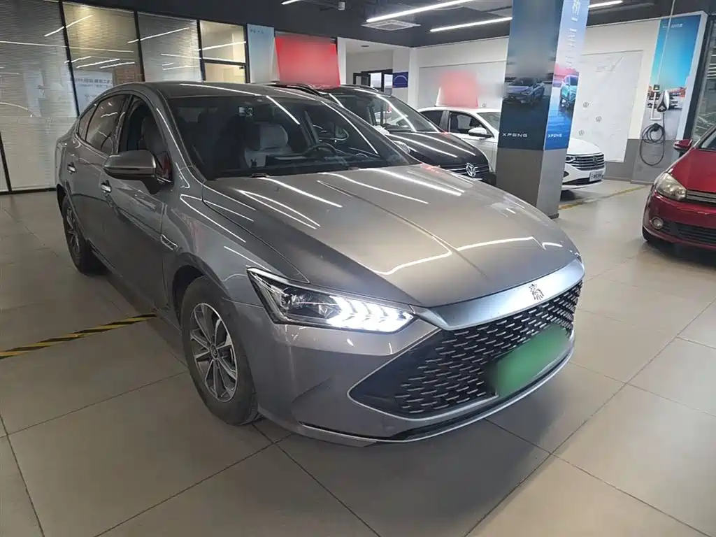 BYD Qin PLUS 2024 Glory Edition DM-i 55KM Leading фото 4