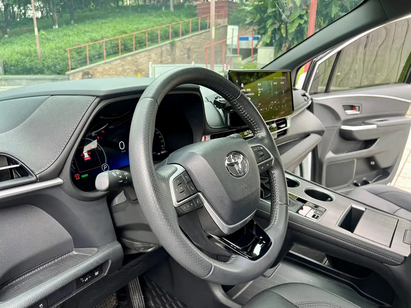 Toyota Sienna 2021 2.5L Hybrid Ultimate Edition фото 10
