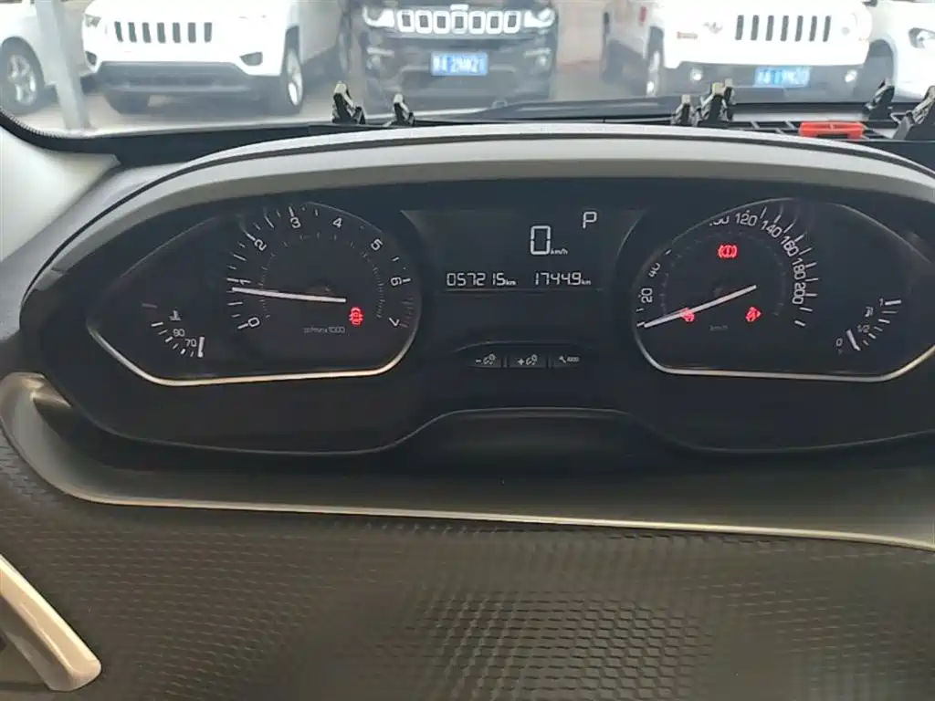 Peugeot 2008 2018 1.6L Automatic Fashion Edition фото 12