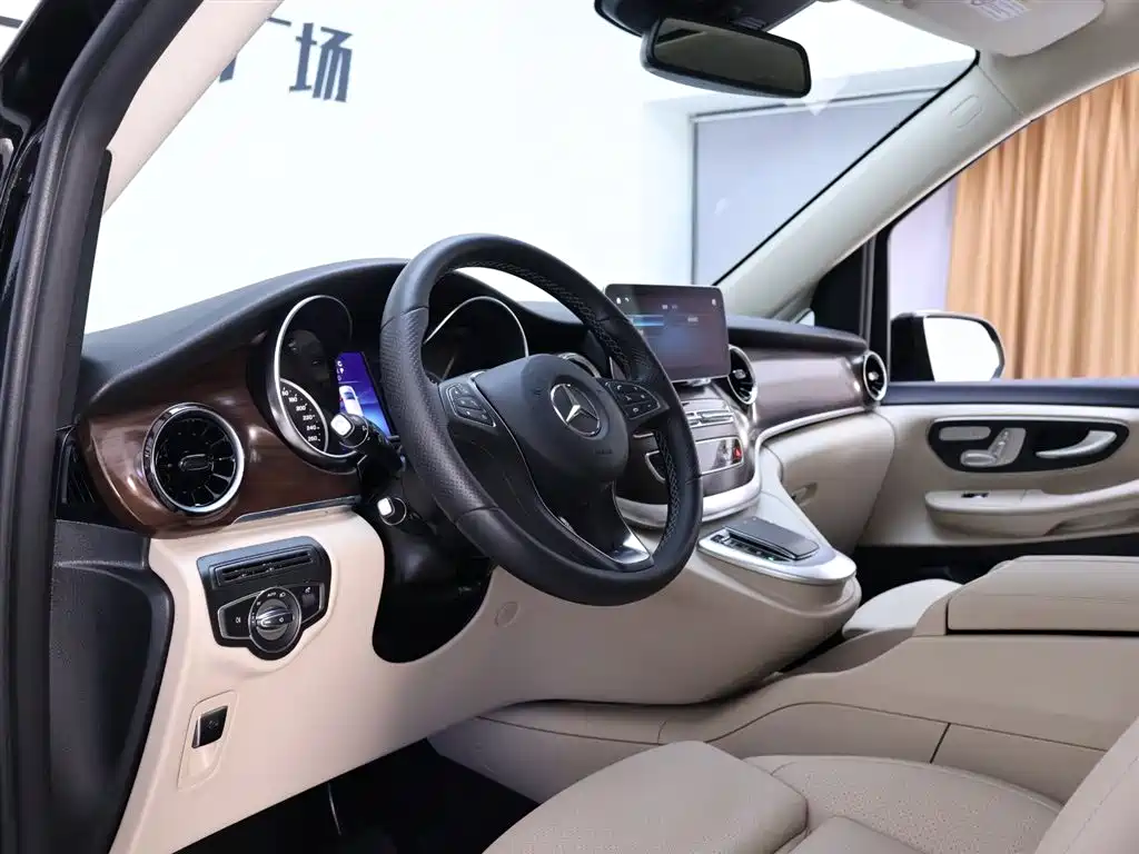 Mercedes-Benz V-Class 2022 V 260 Pilot Edition фото 11
