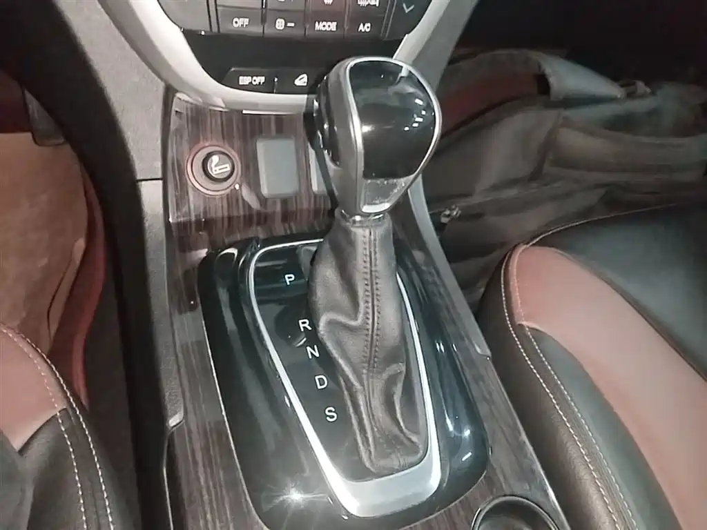 GAC Trumpchi Trumpchi GS5 Super 2015 1.8T Automatic 2WD Luxury Edition фото 14