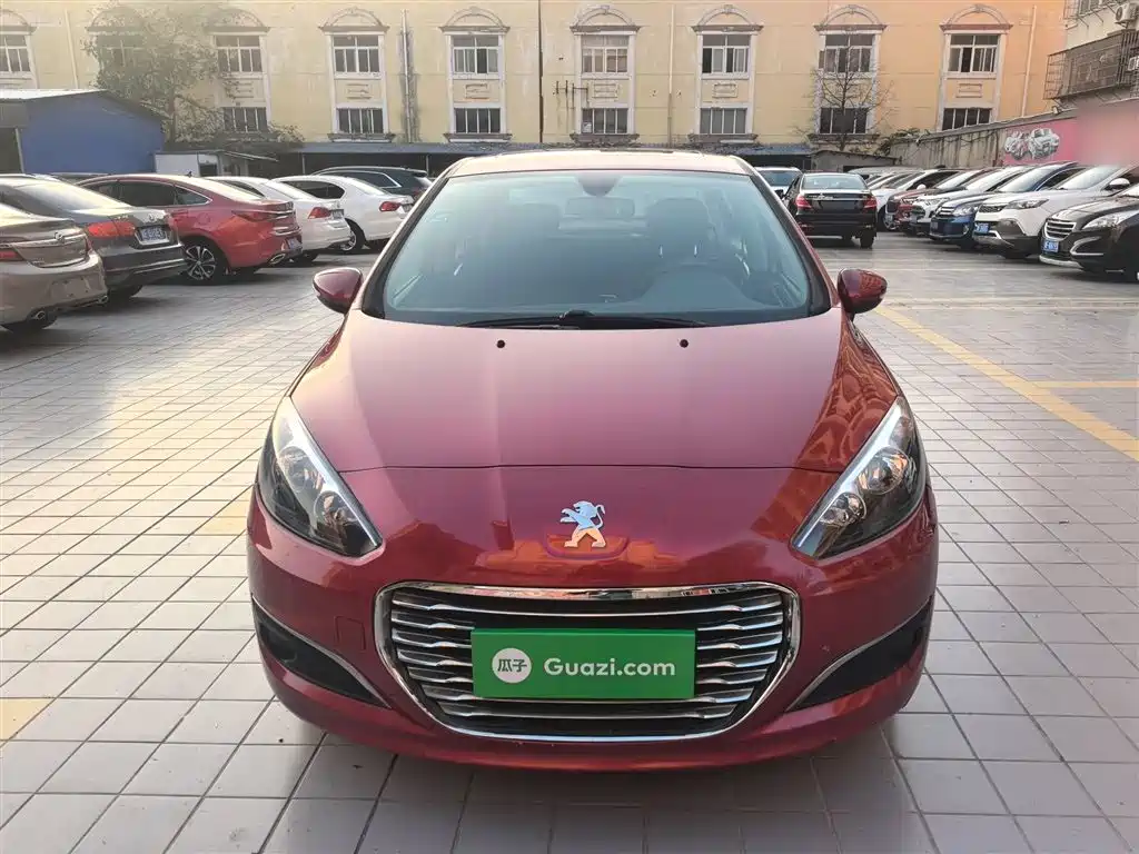 Peugeot 308 2014 Model Joy Edition Classic 1.6L Automatic Superior Style фото 3