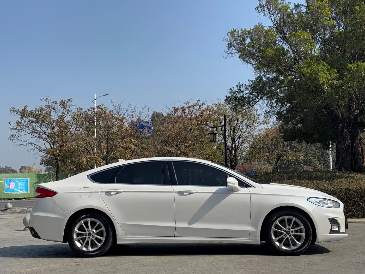 FORD MONDEO