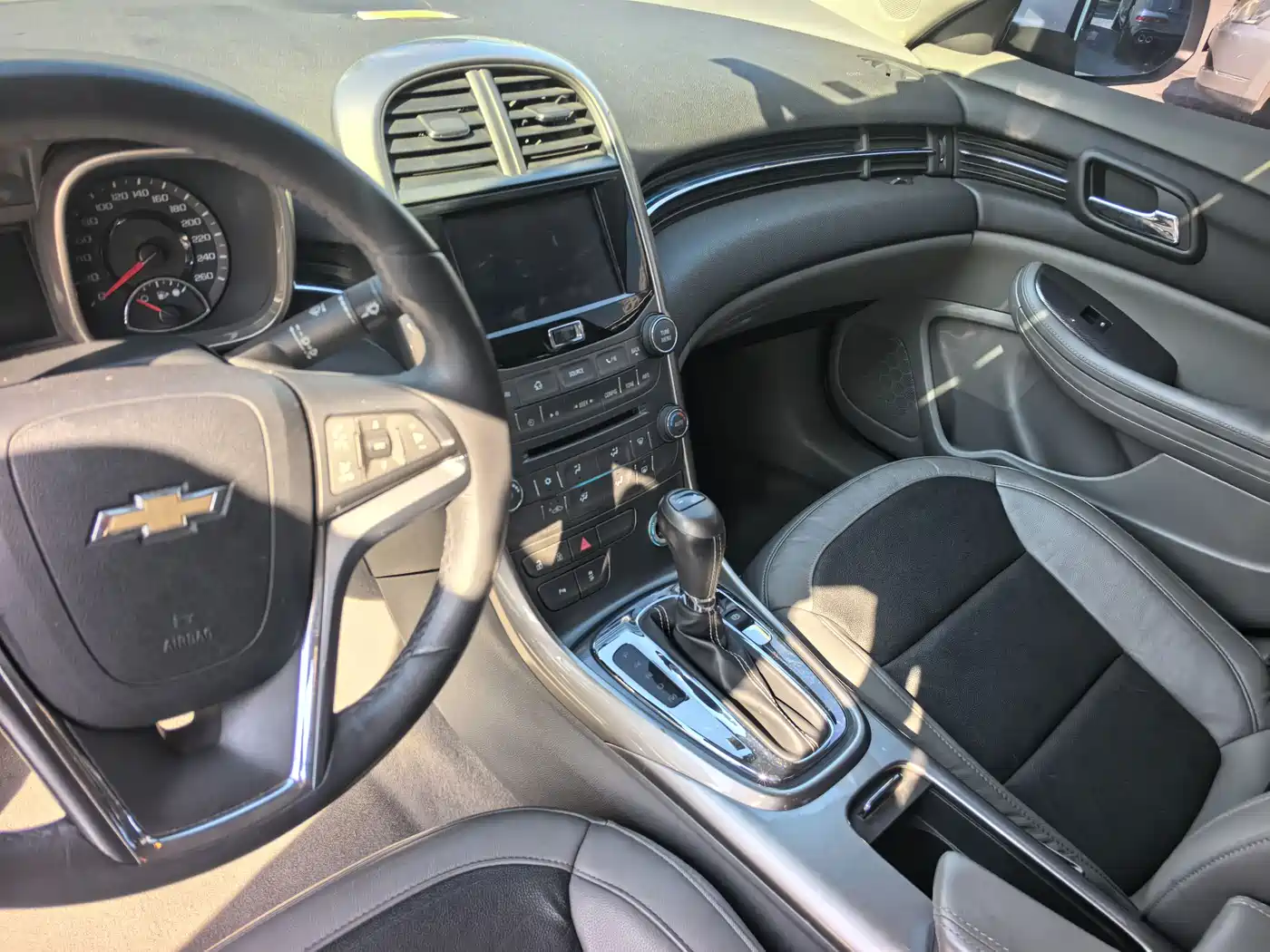 Chevrolet Malibu 2013 2.0L Automatic Luxury Edition фото 14