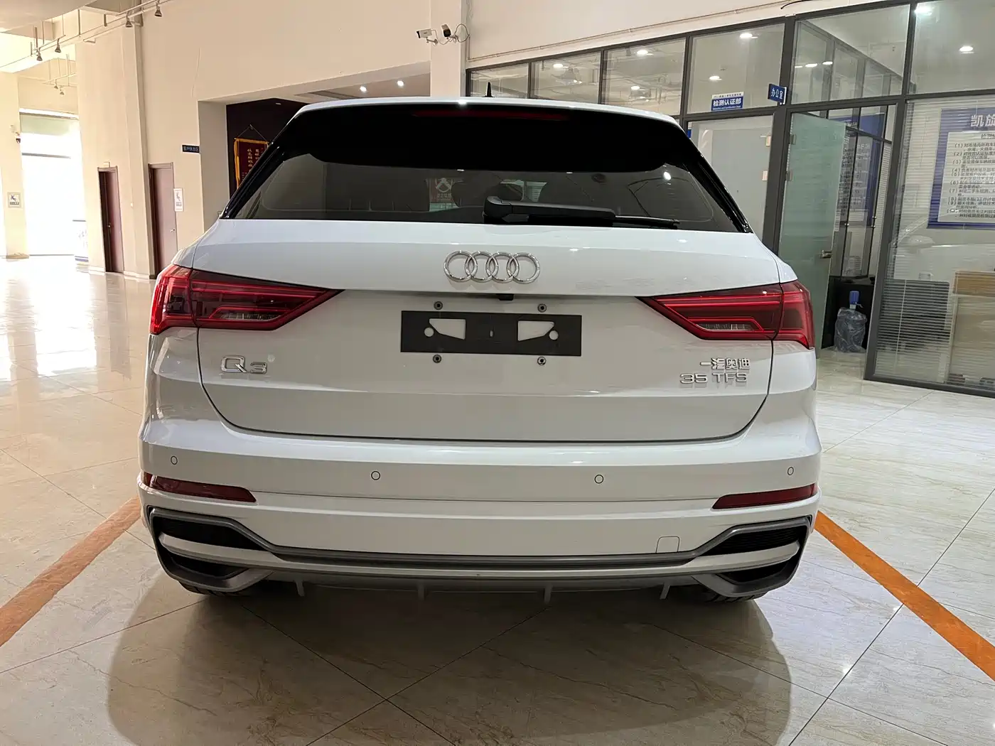 AUDI Q3