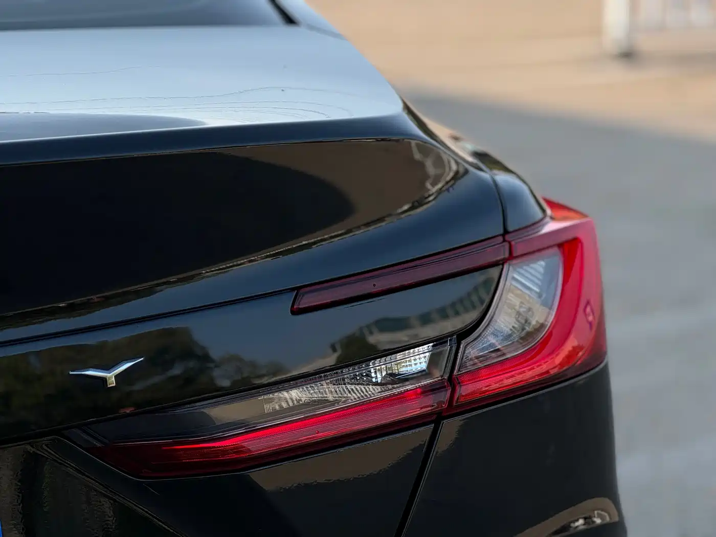 Toyota Camry 2024 Hybrid 2.0HE Elite Edition фото 13