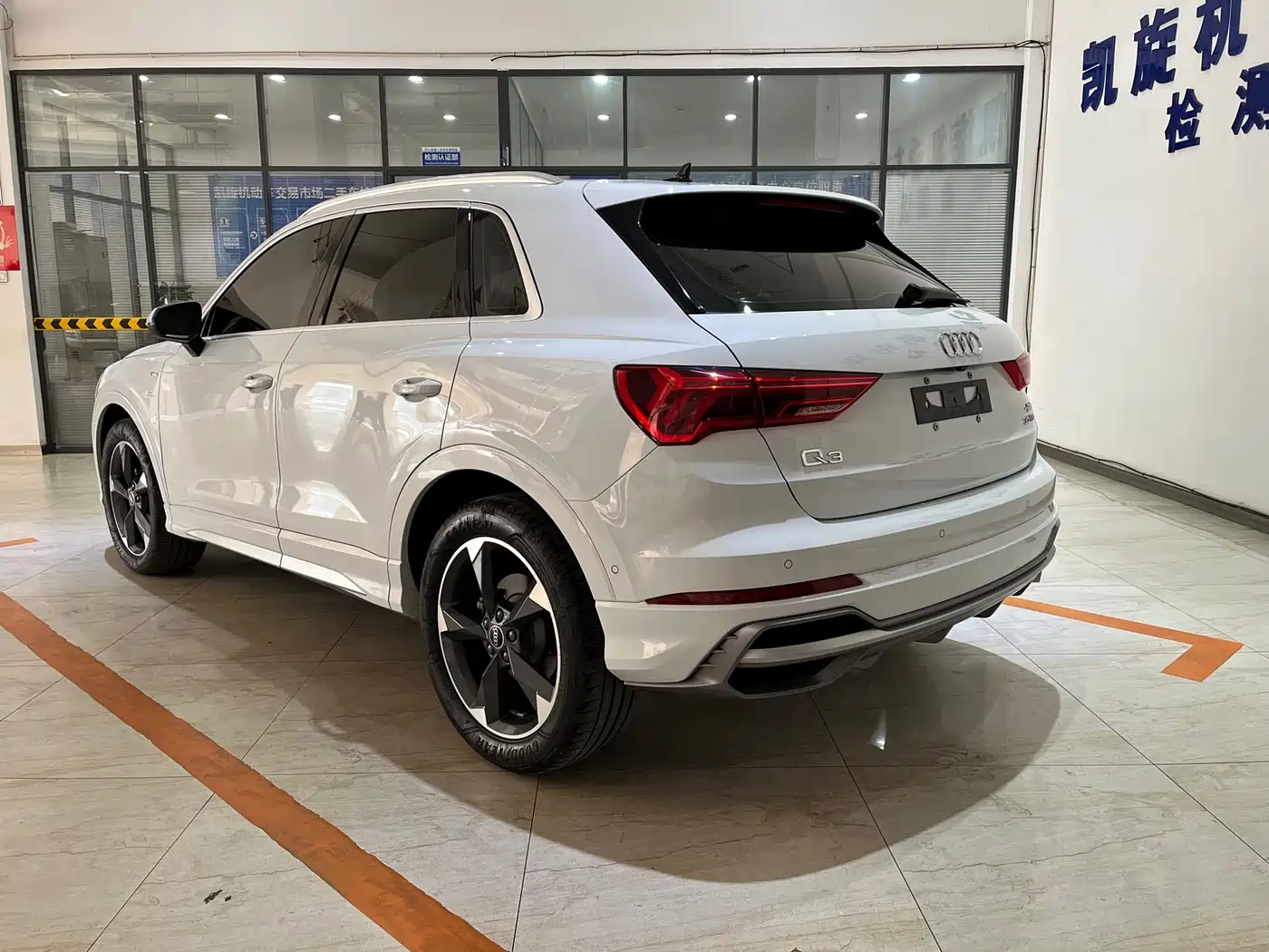 AUDI Q3