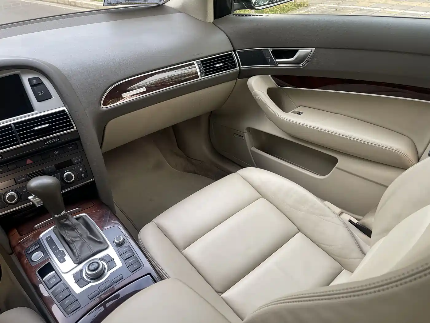 Audi A6L 2011 3.0 TFSI quattro Luxury фото 12