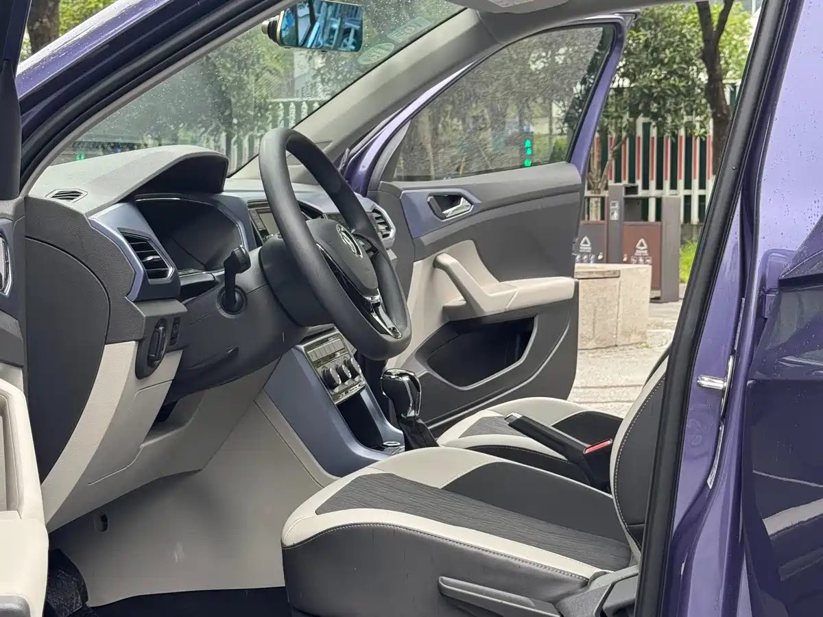 Volkswagen T-Cross 2019 1.5L Automatic Comfort Edition фото 12