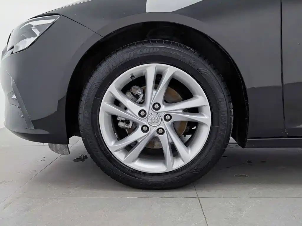 Photo 17 - Buick Regal