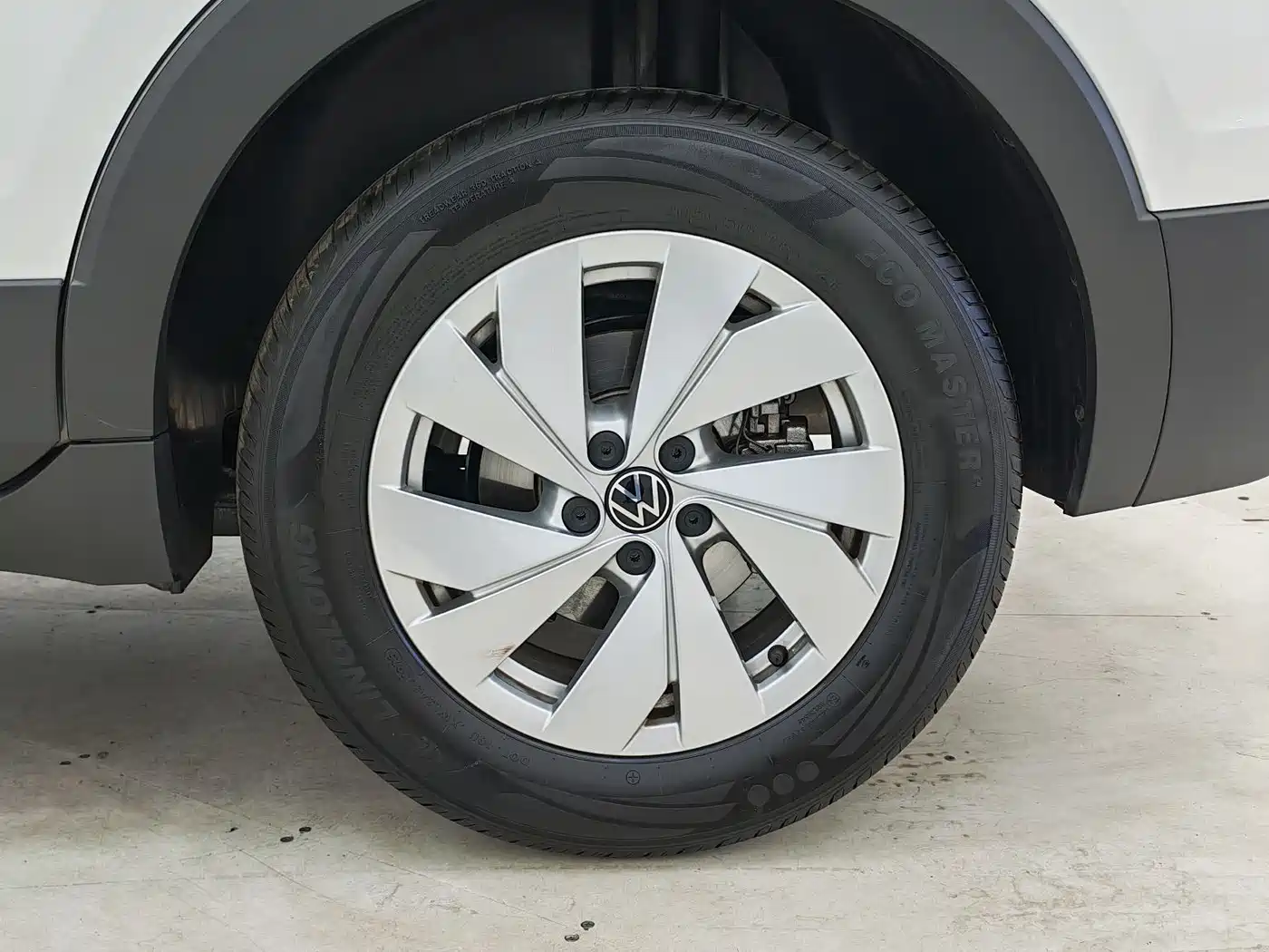 Volkswagen Tharu 2025 Model Rising Star 1.5L Advance Edition фото 13
