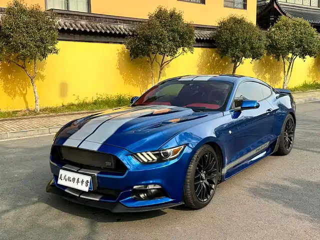 FORD MUSTANG