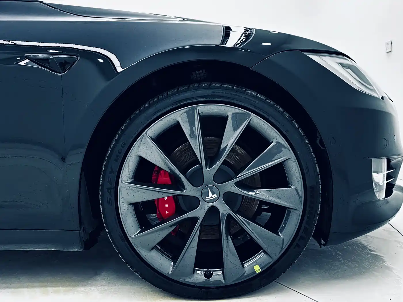 TESLA MODEL S