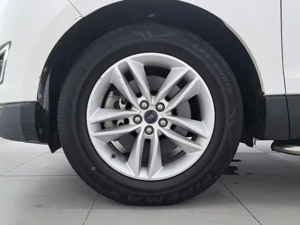 Фото 17 - Ford Edge
