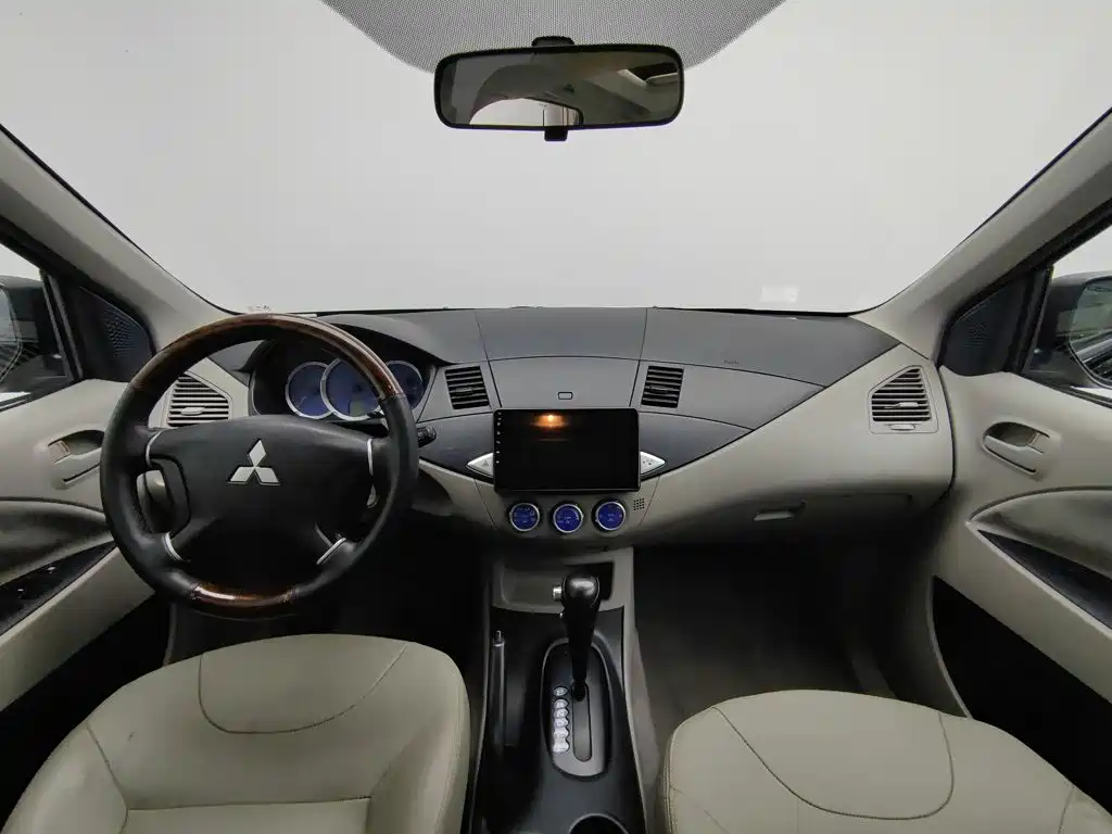 Mitsubishi Zinger 2014 2011 2.0L Automatic Luxury