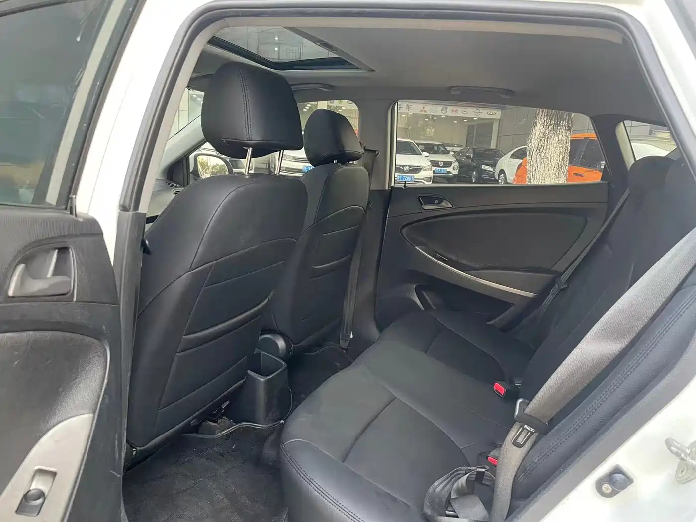 Hyundai Reina 2014 Model 1.4L Automatic GLX фото 5