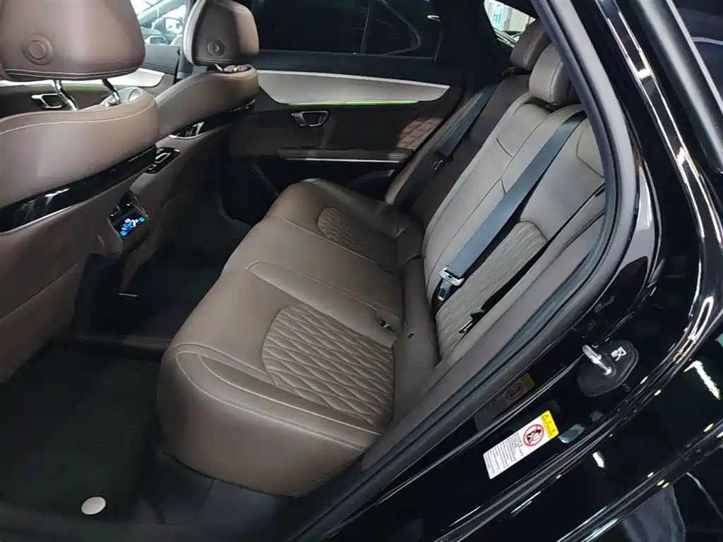BYD Han 2024 DM-i Glory Edition 121KM Honor фото 17