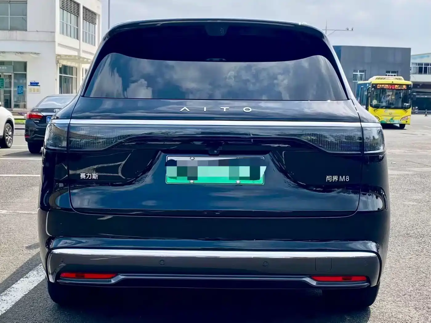 AITO Wenjie AITO M8 2025 Range Extender Max+ Edition 53.4kWh 5-seater фото 8