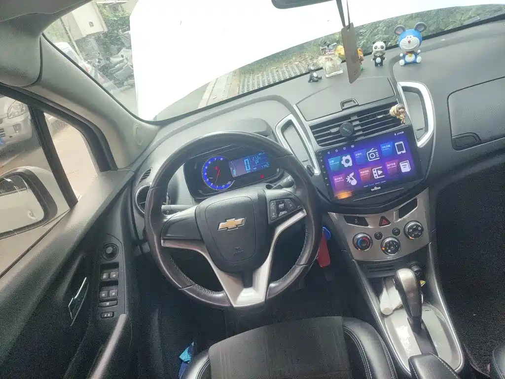 Photo 3 - Chevrolet Trax