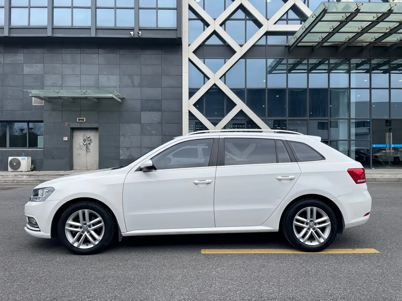Volkswagen Lavida Tour 2017 180TSI DSG Comfort Edition фото 5