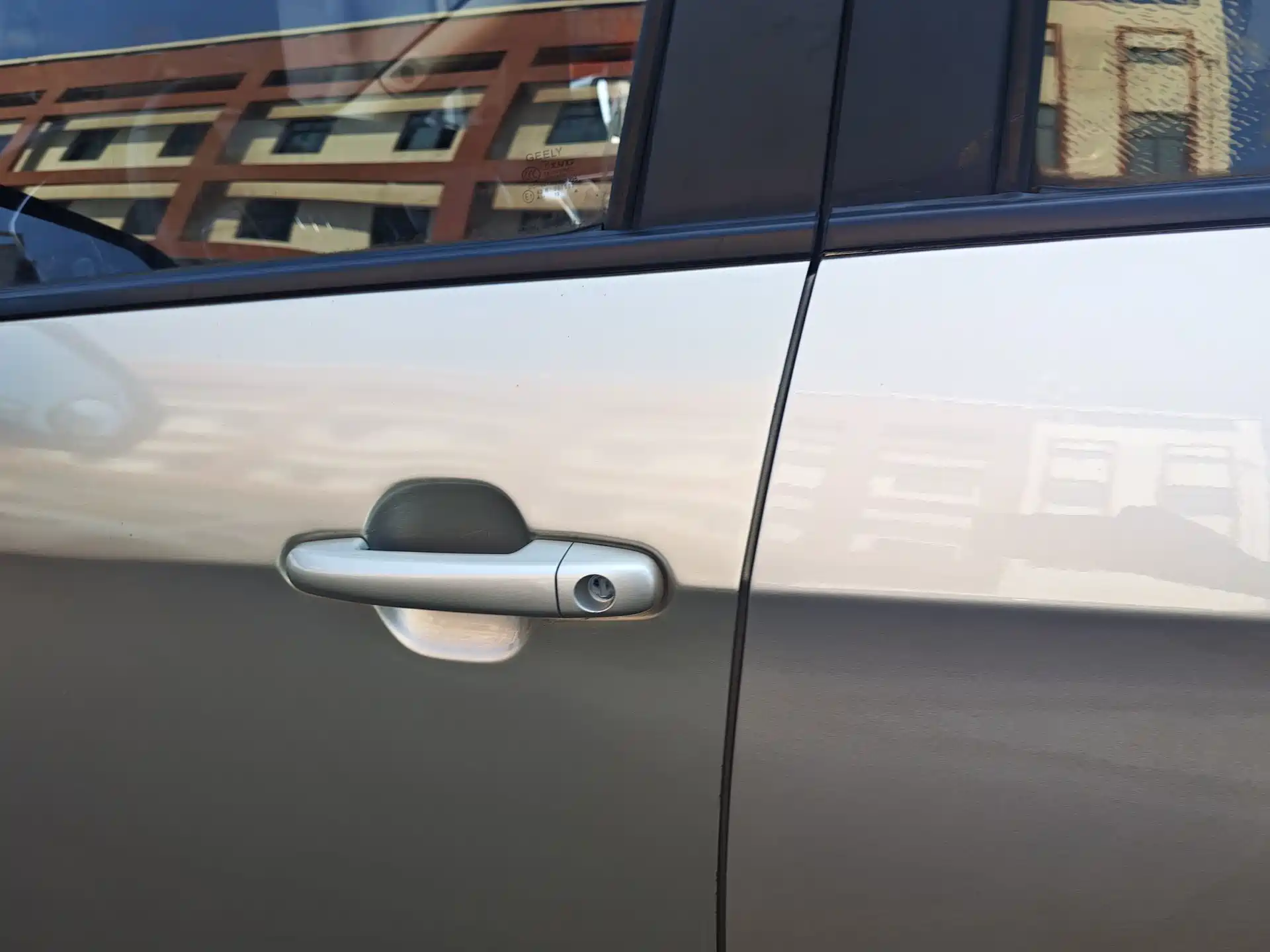 Фото 15 - Geely Vision X3
