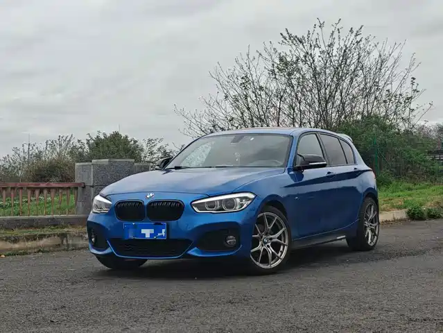 BMW 1 SERIES